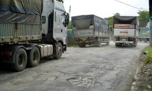 Đại lộ lớn nhất Nam Sài Gòn nhiều đoạn hư hỏng